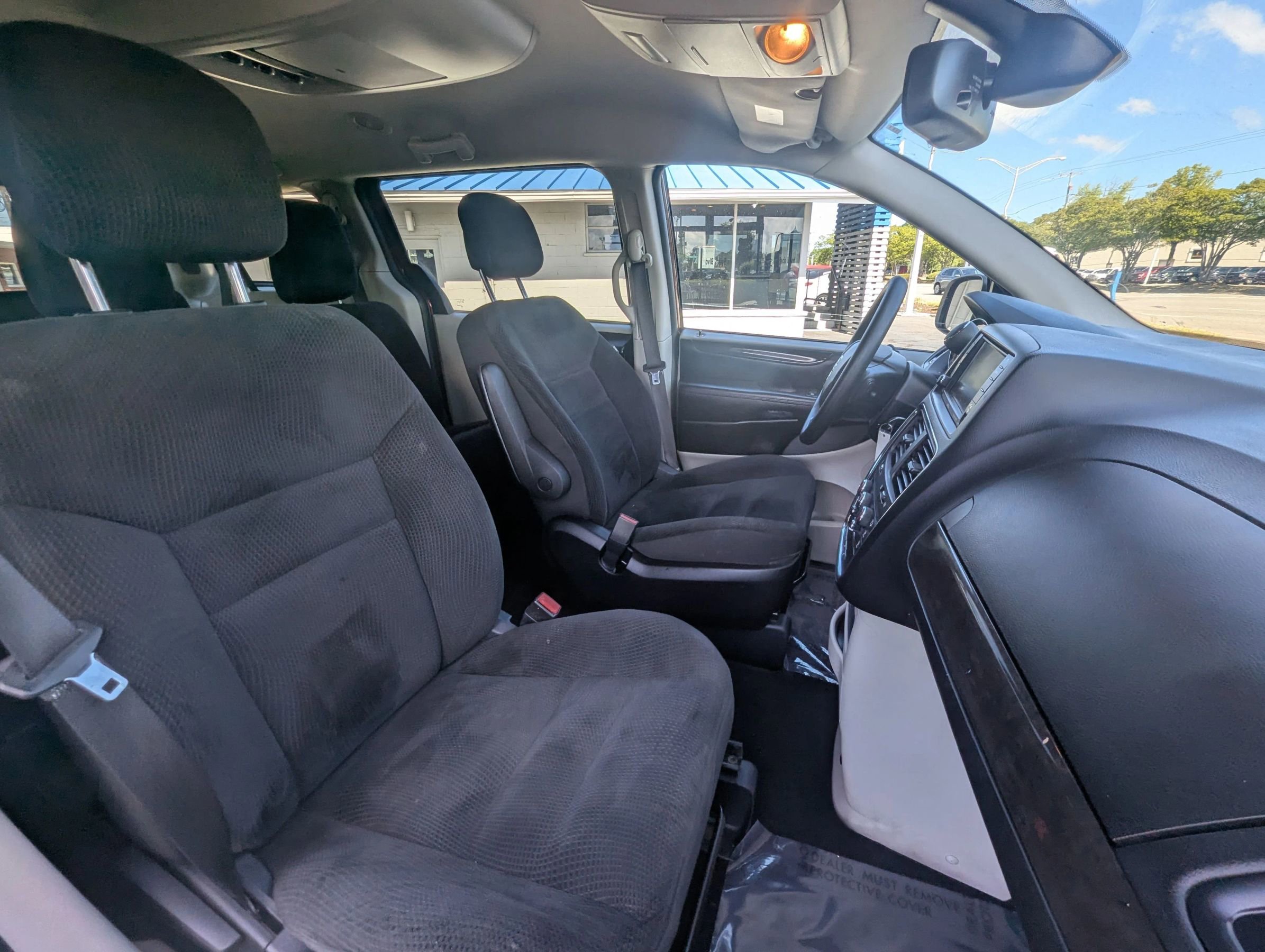 Used 2019 Dodge Grand Caravan SE w/ UConnect Hands-Free Group FWD image 7