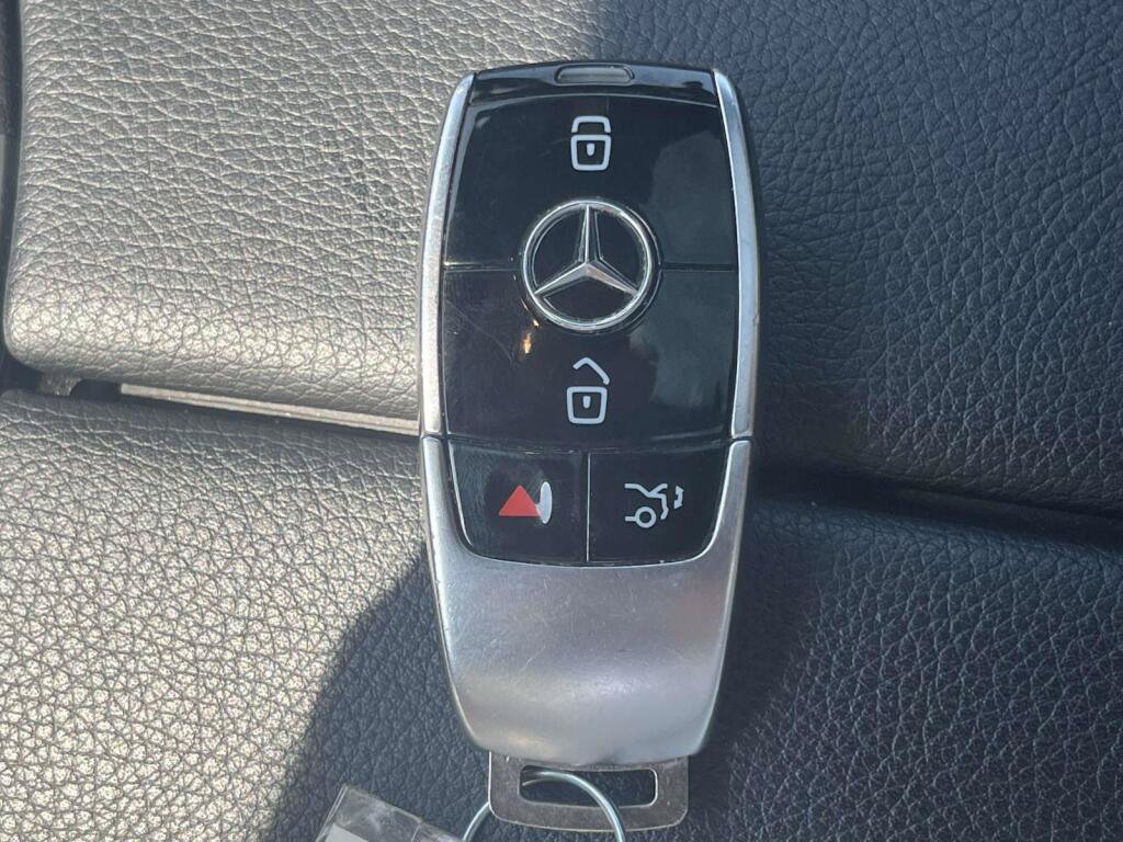Used 2023 Mercedes-Benz E 450 4MATIC All-Terrain Wagon image 4