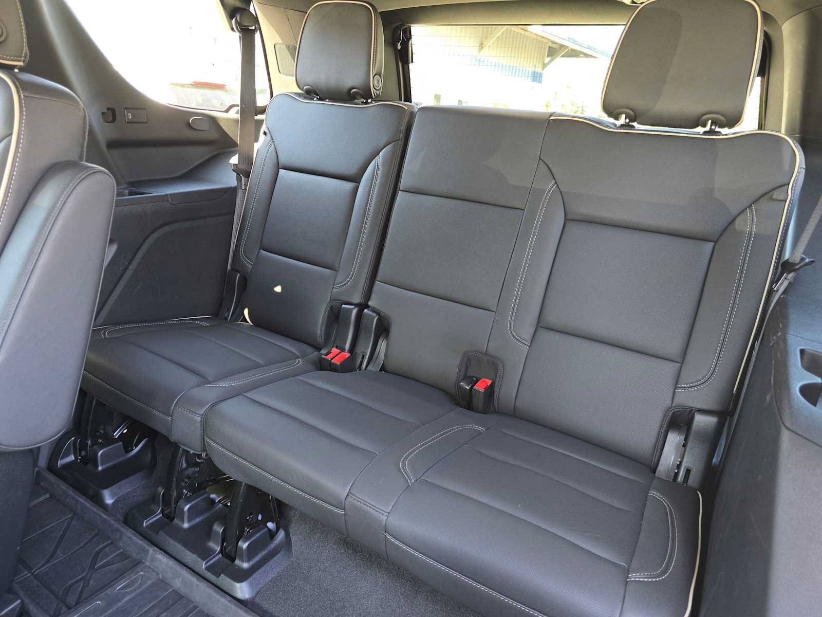 Used 2023 Chevrolet Tahoe Premier w/ Advanced Technology Package AWD/4WD image 17