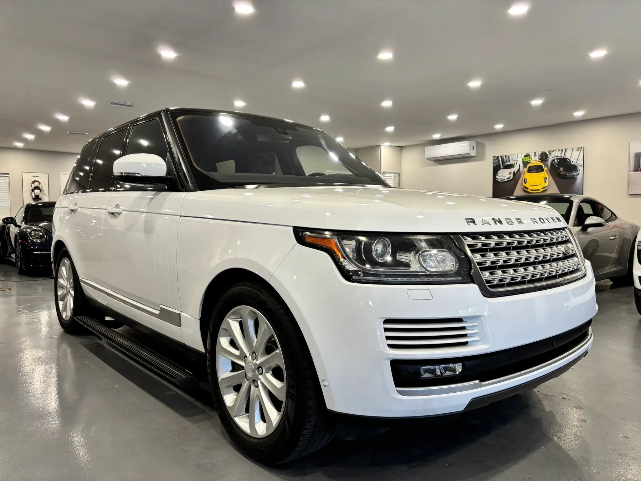 Used 2016 Land Rover Range Rover HSE AWD/4WD image 1