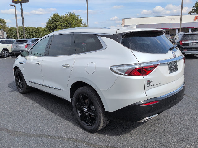 Used 2023 Buick Enclave Essence w/ Sport Touring Edition FWD image 5