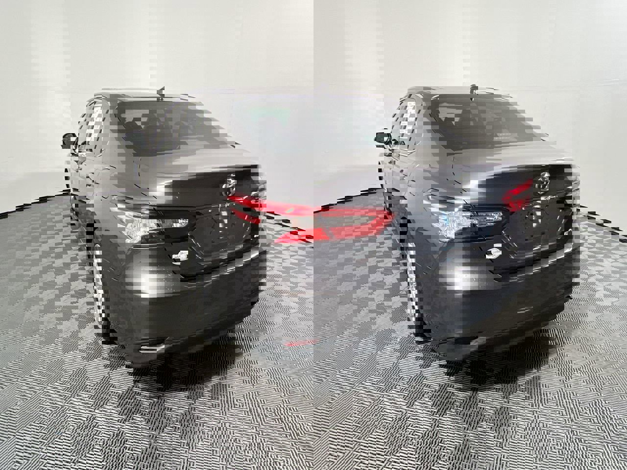 Used 2019 Toyota Camry LE image 7