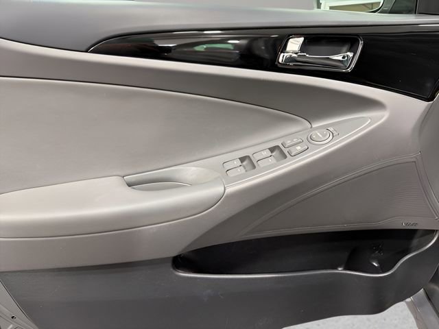 Used 2013 Hyundai Sonata Limited w/ Premium Pkg FWD image 9