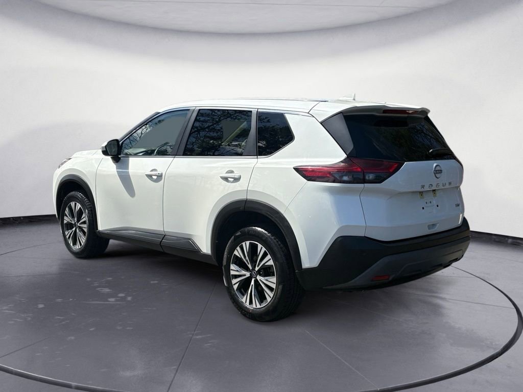 Used 2023 Nissan Rogue SV image 3