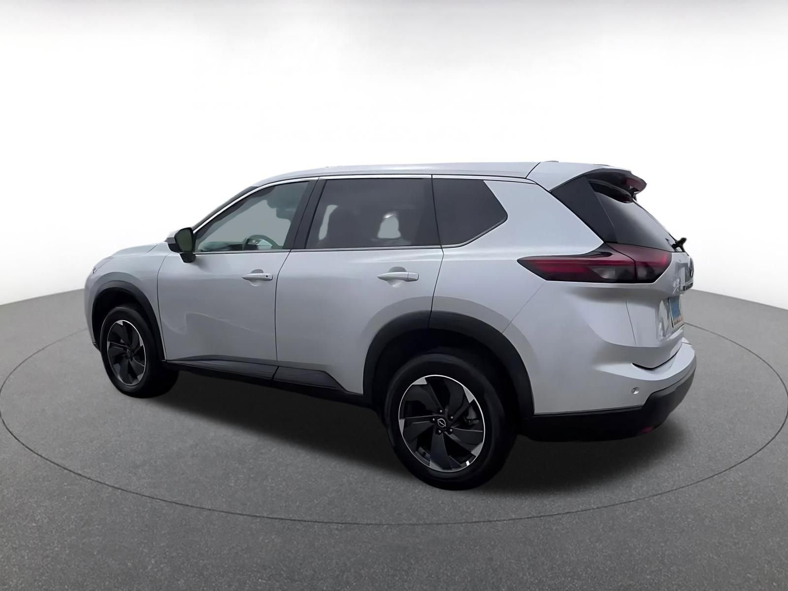 Used 2025 Nissan Rogue SV FWD image 10
