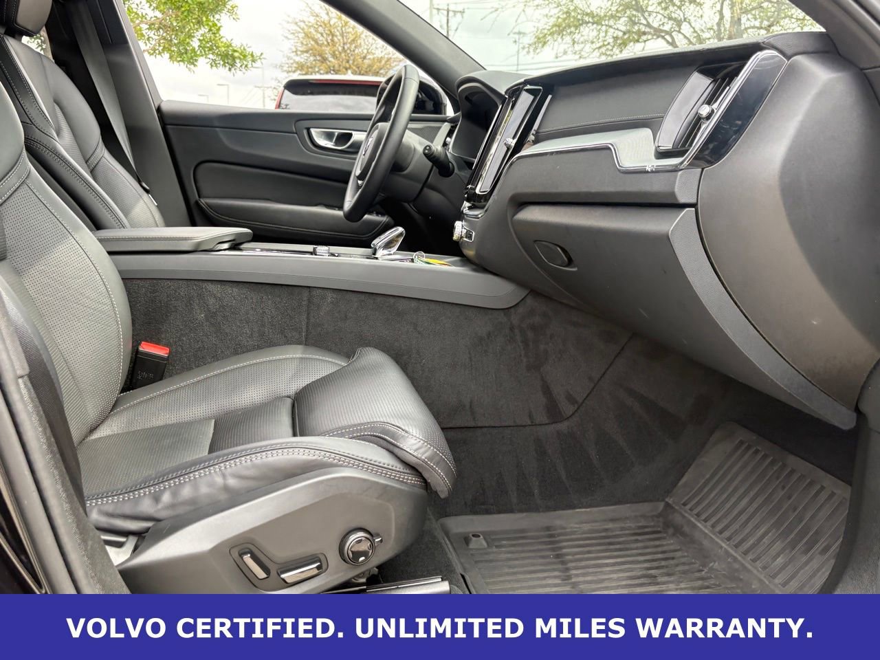 Certified 2024 Volvo XC60 B5 Ultimate w/ Protection Package Premier image 36