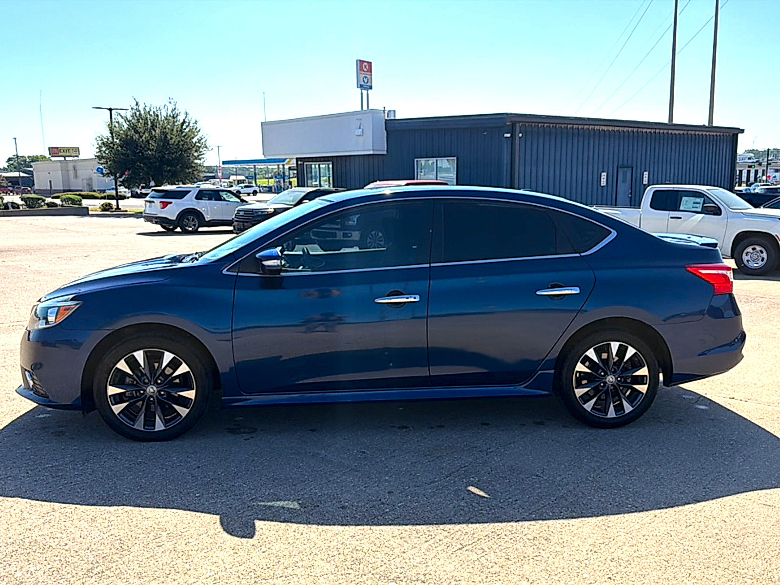 Used 2017 Nissan Sentra SR FWD image 2