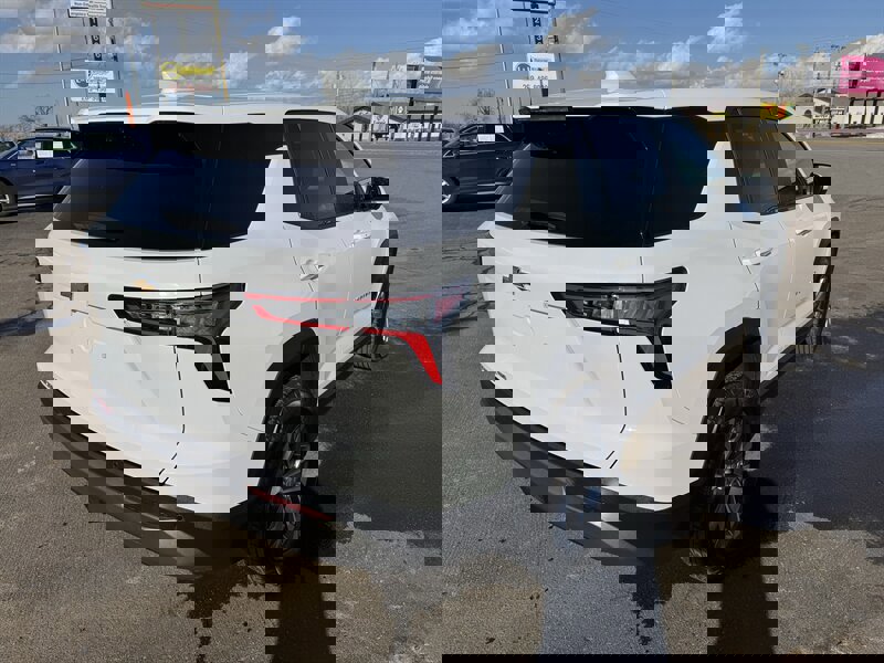 Used 2025 Chevrolet Equinox LT w/ Safety and Technology Package image 3