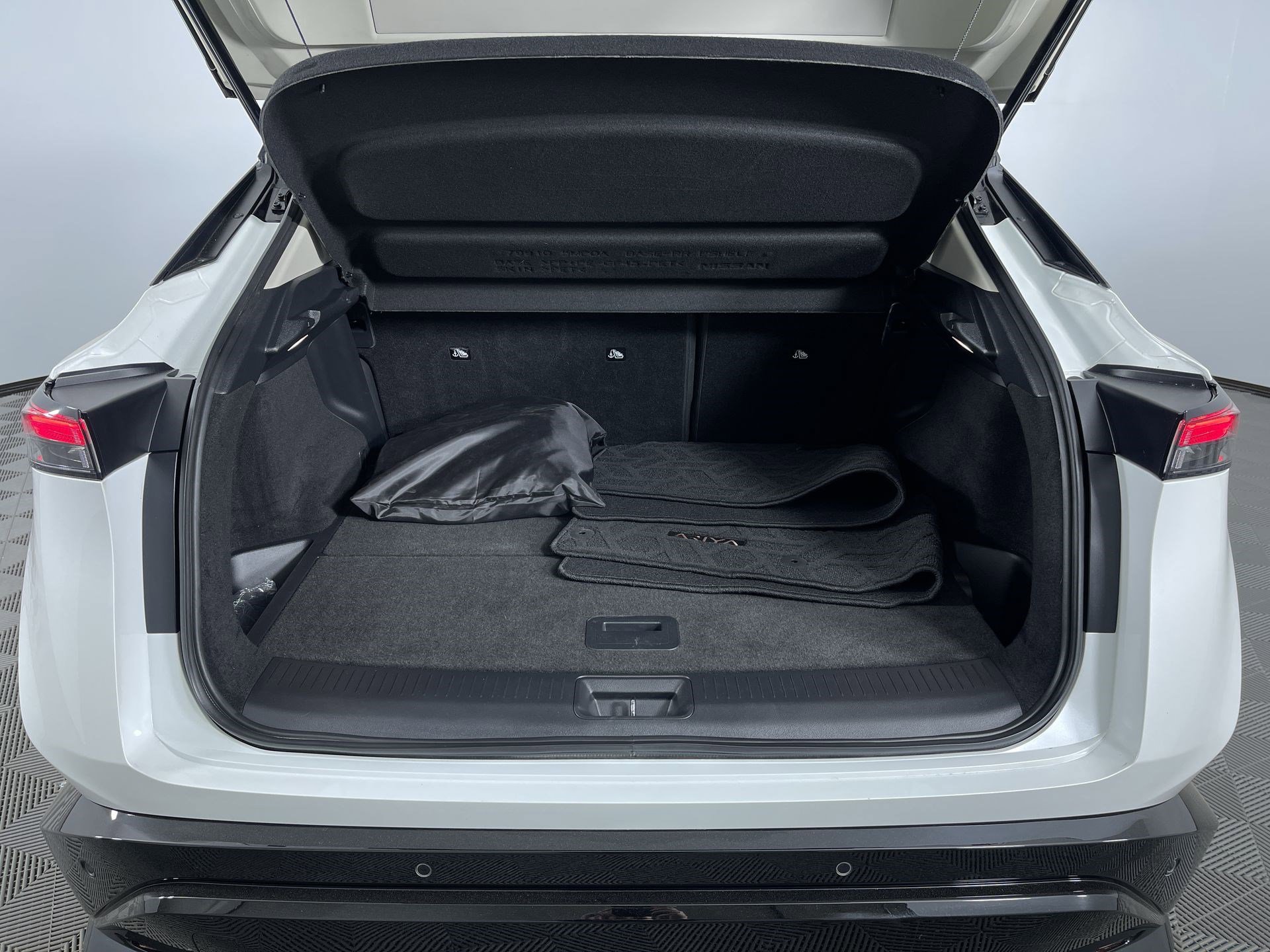 Certified 2023 Nissan Ariya AWD image 25