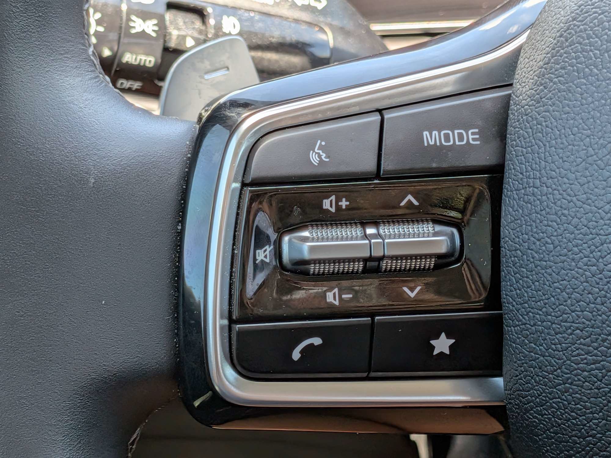 Certified 2025 Kia Sorento EX AWD/4WD image 34