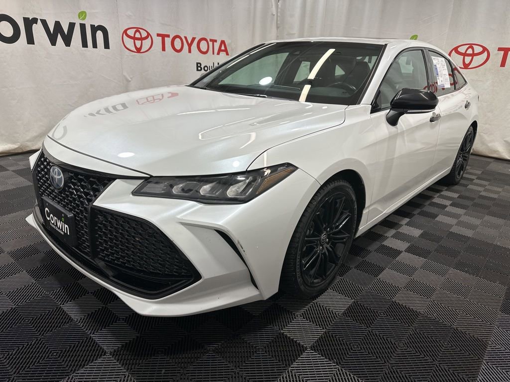 Used 2022 Toyota Avalon XSE image 3