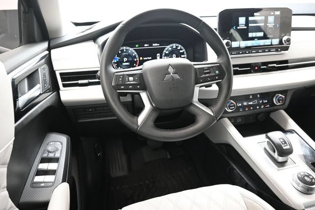 Used 2024 Mitsubishi Outlander SEL Black Edition FWD image 15