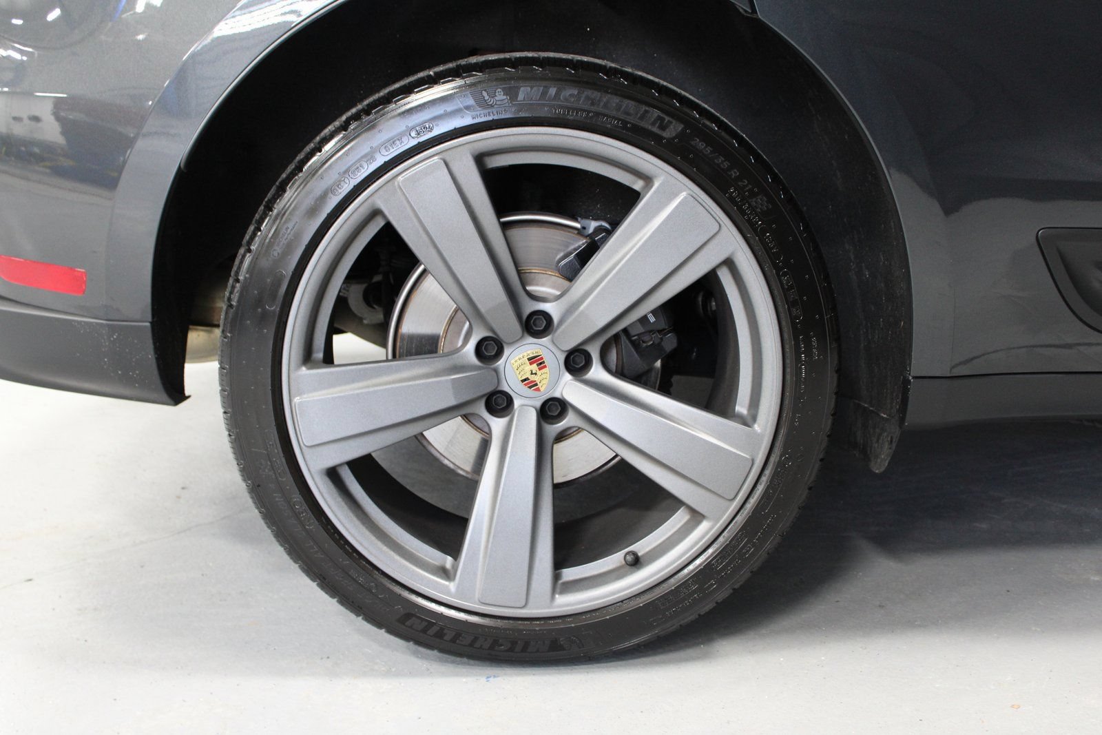 Certified 2025 Porsche Macan AWD/4WD image 20