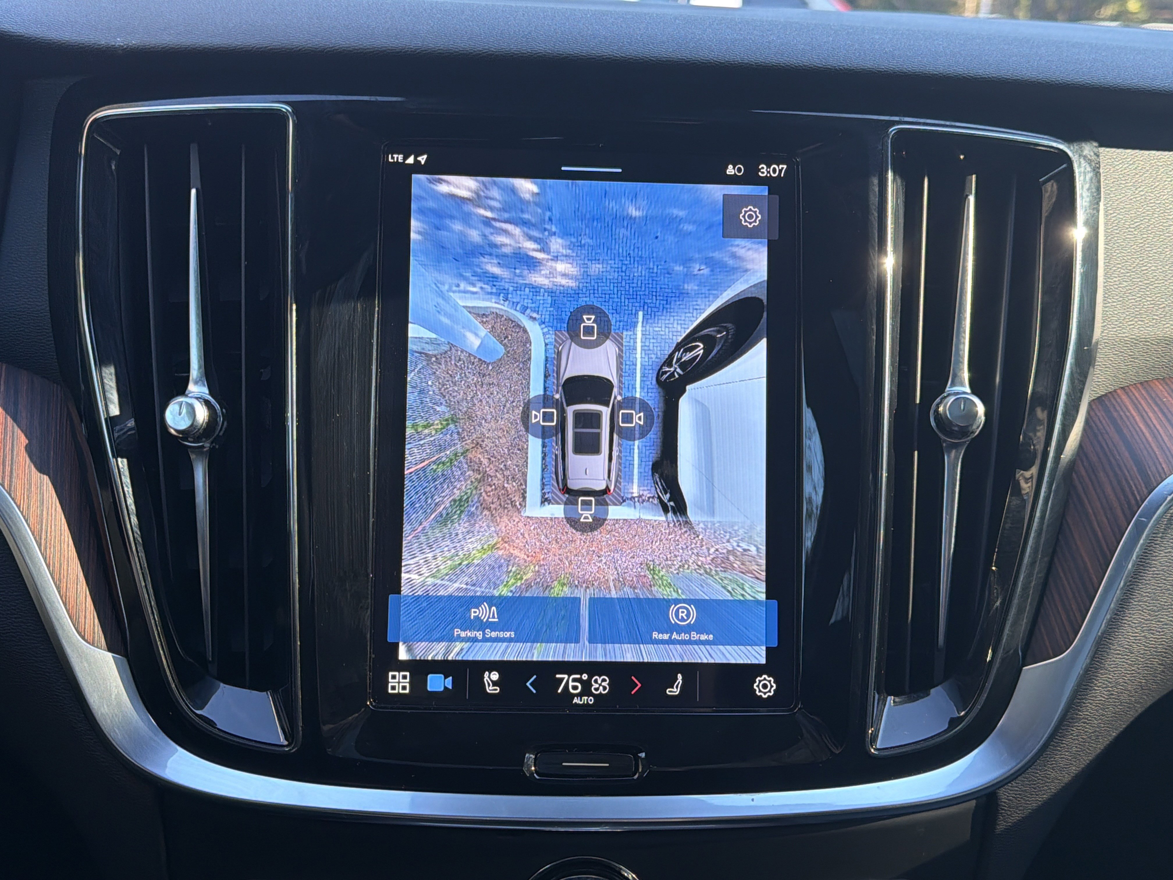 Certified 2025 Volvo V60 B5 Cross Country Plus image 25