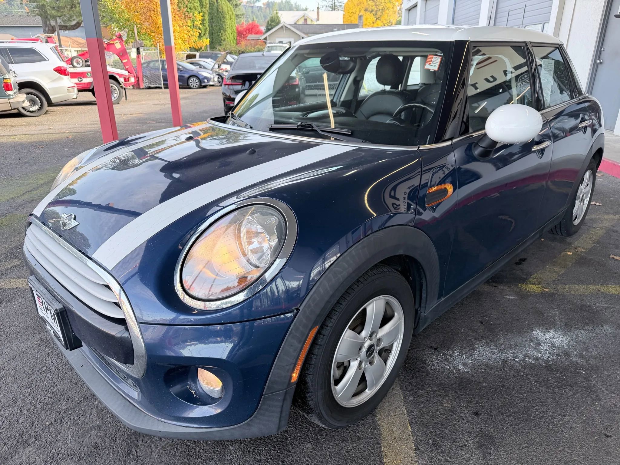 Used 2015 MINI Cooper 4-Door Hardtop image 3