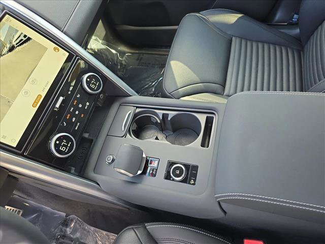 Used 2025 Land Rover Discovery Dynamic SE AWD/4WD image 24