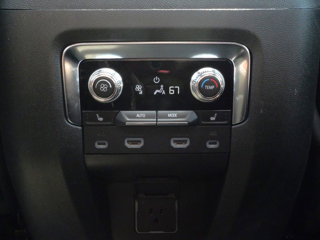 Used 2024 GMC Yukon Denali Ultimate AWD/4WD image 26