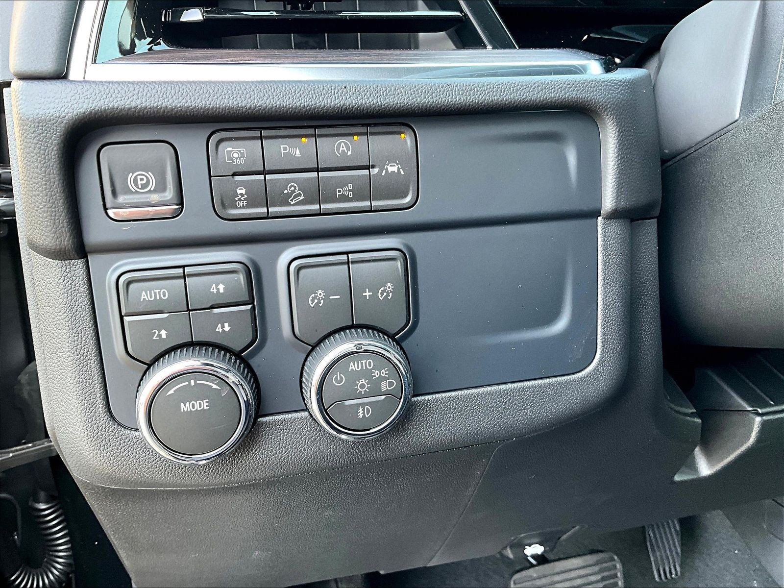 New 2026 Chevrolet Tahoe Z71 w/ Comfort Package AWD/4WD image 25