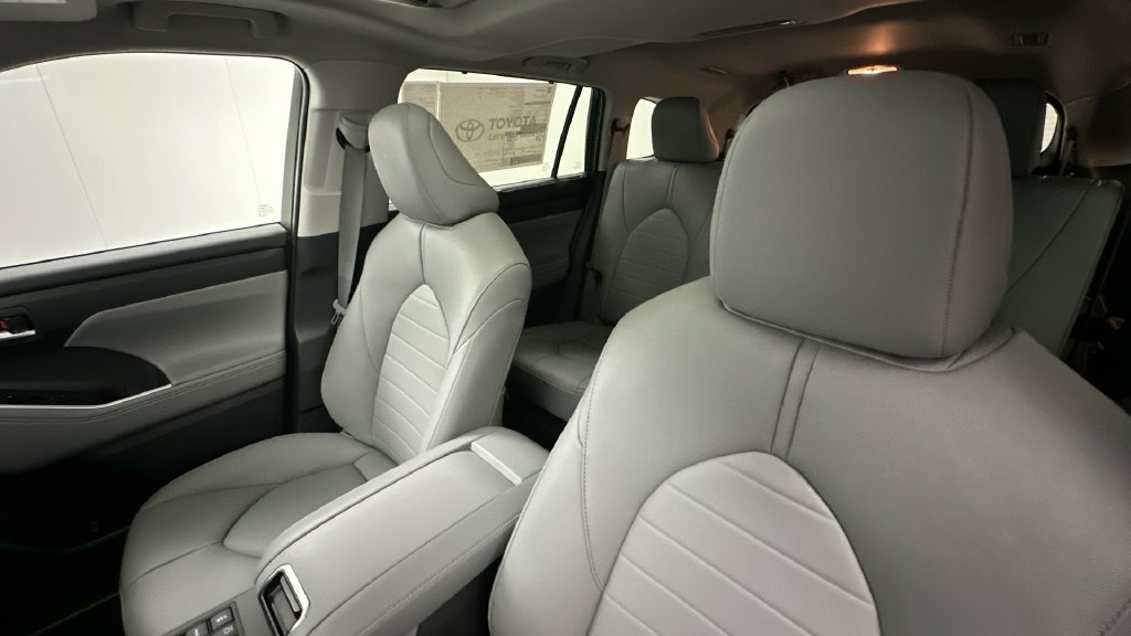 Certified 2024 Toyota Highlander XLE AWD/4WD image 17