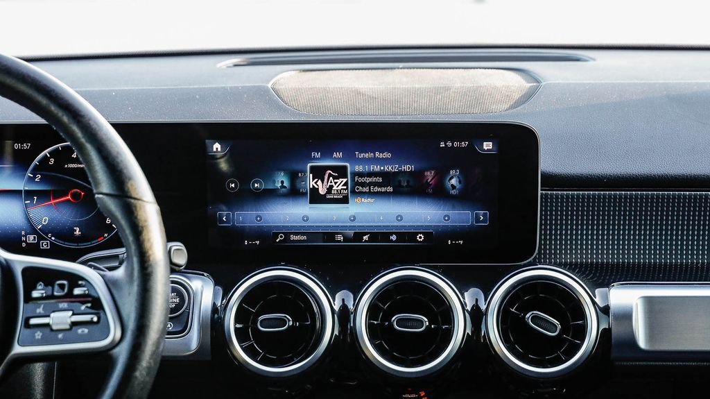 Used 2021 Mercedes-Benz GLB 250 4MATIC image 17