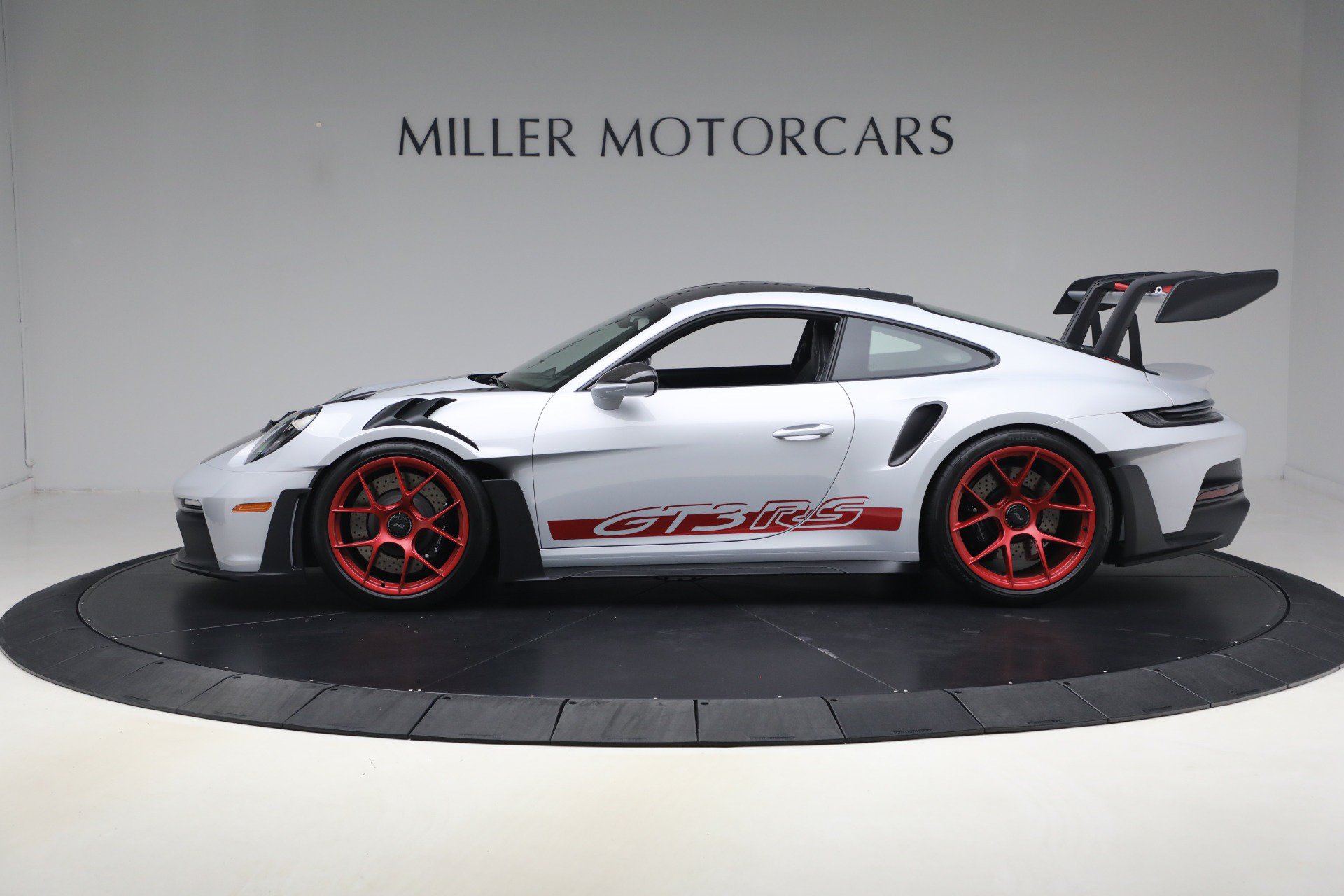 Used 2025 Porsche 911 GT3 RS RWD image 3