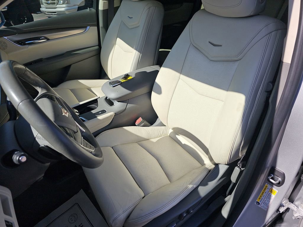 Used 2017 Cadillac XT5 Luxury w/ Driver Awareness Package image 19