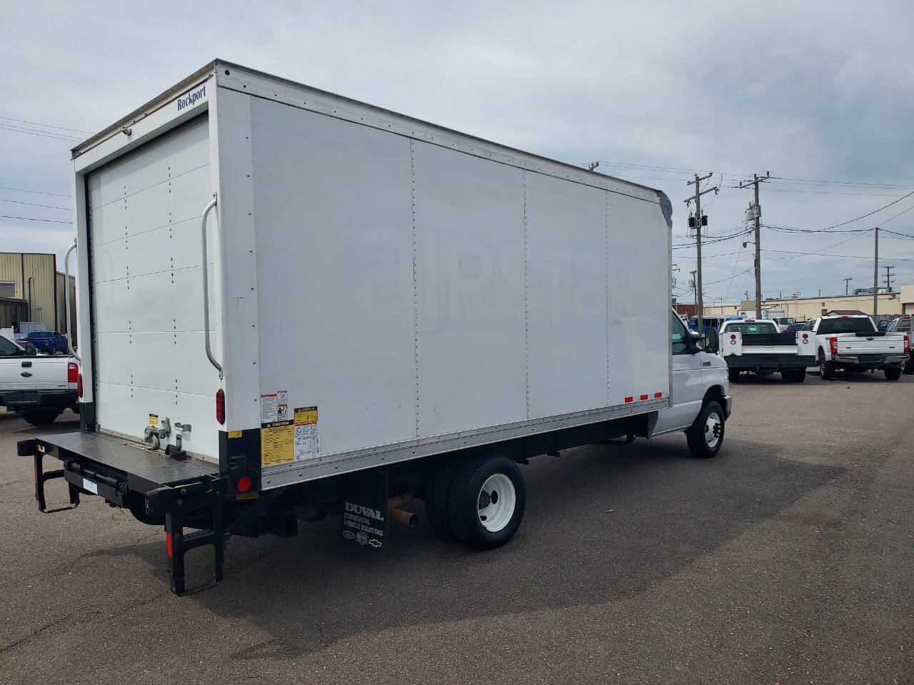 Used 2022 Ford E-450 and Econoline 450 Super Duty w/ Power Windows & Locks Group RWD image 4