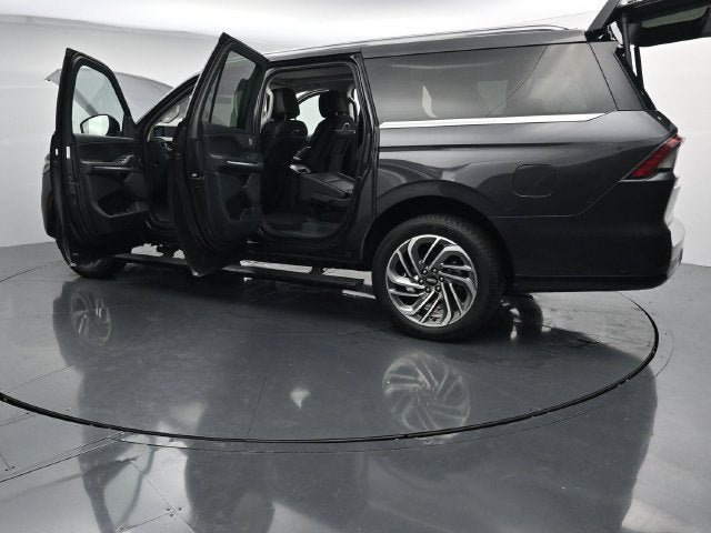 Used 2025 Lincoln Navigator L Reserve AWD/4WD image 44