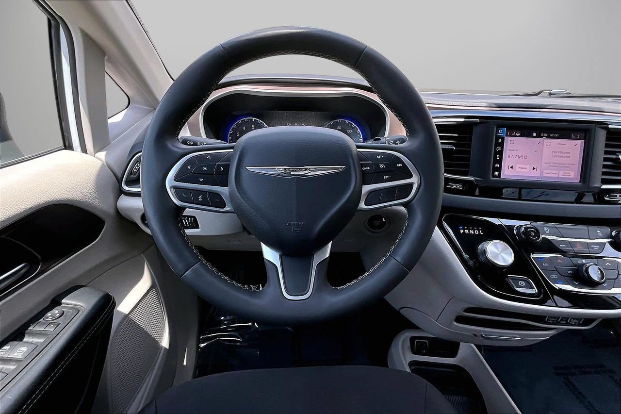 Certified 2023 Chrysler Voyager LX FWD image 10