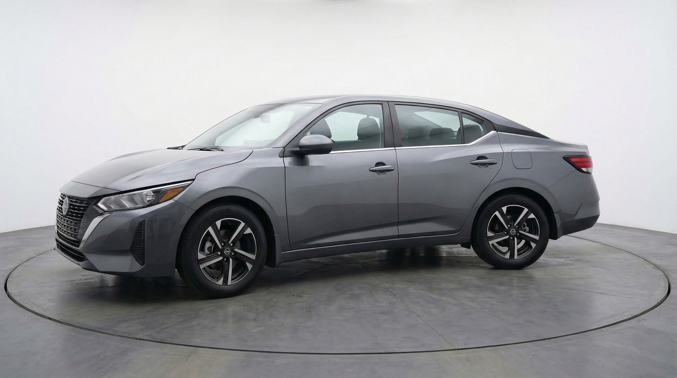 Used 2025 Nissan Sentra SV image 3