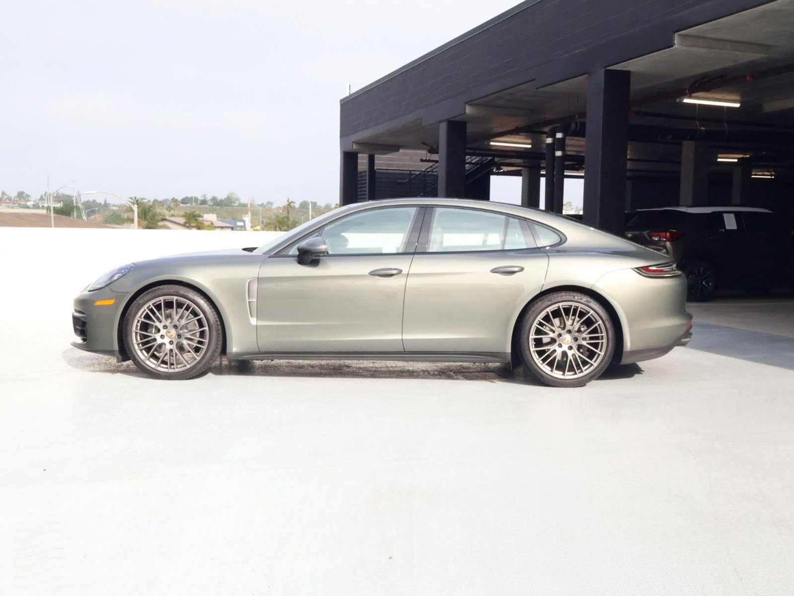 Certified 2023 Porsche Panamera Platinum Edition image 2