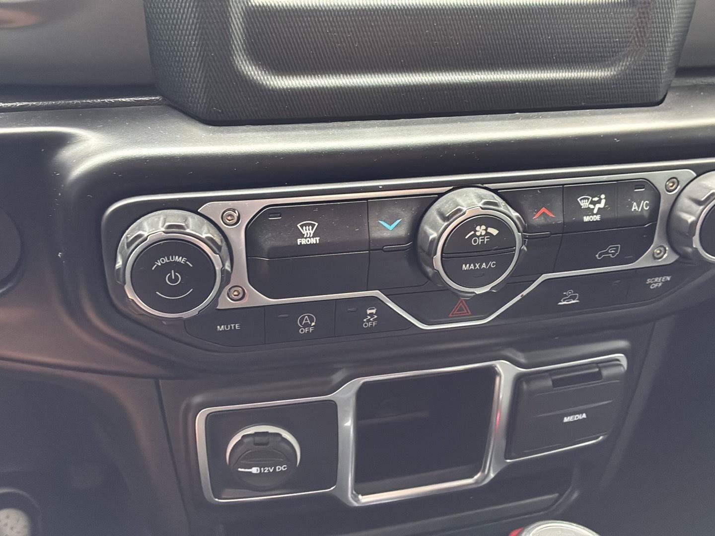 Used 2022 Jeep Wrangler Unlimited Sport AWD/4WD image 32