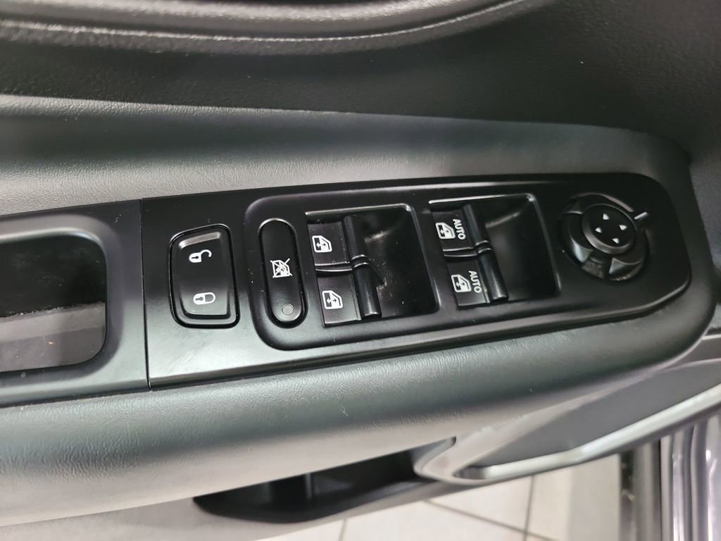 Used 2023 Jeep Renegade Limited image 35