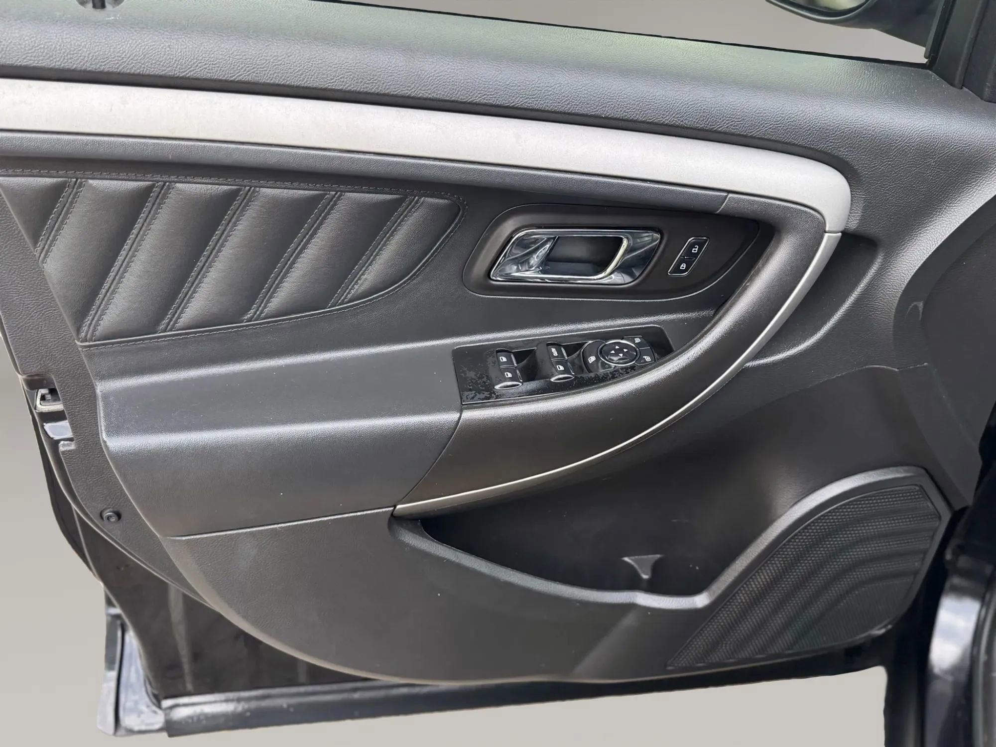 Used 2016 Ford Taurus SEL image 10