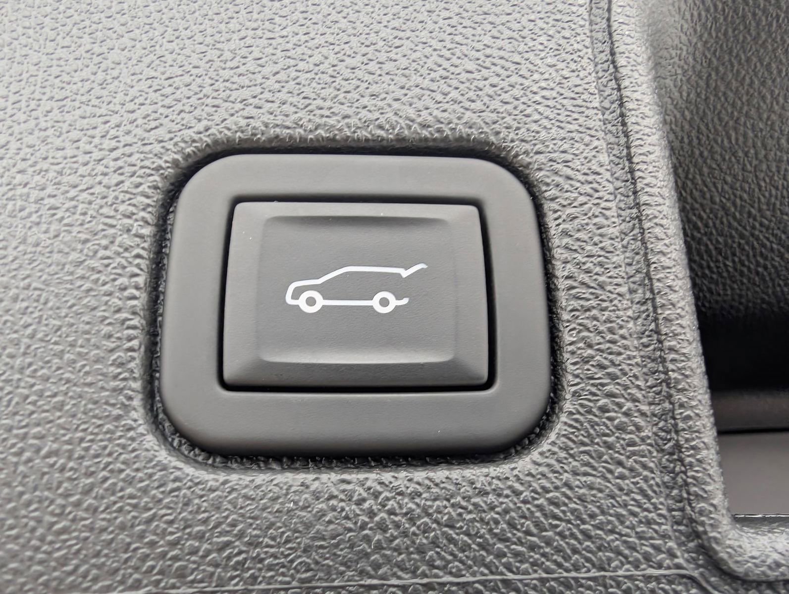 Used 2024 GMC Terrain SLE w/ Driver Convenience Package image 28