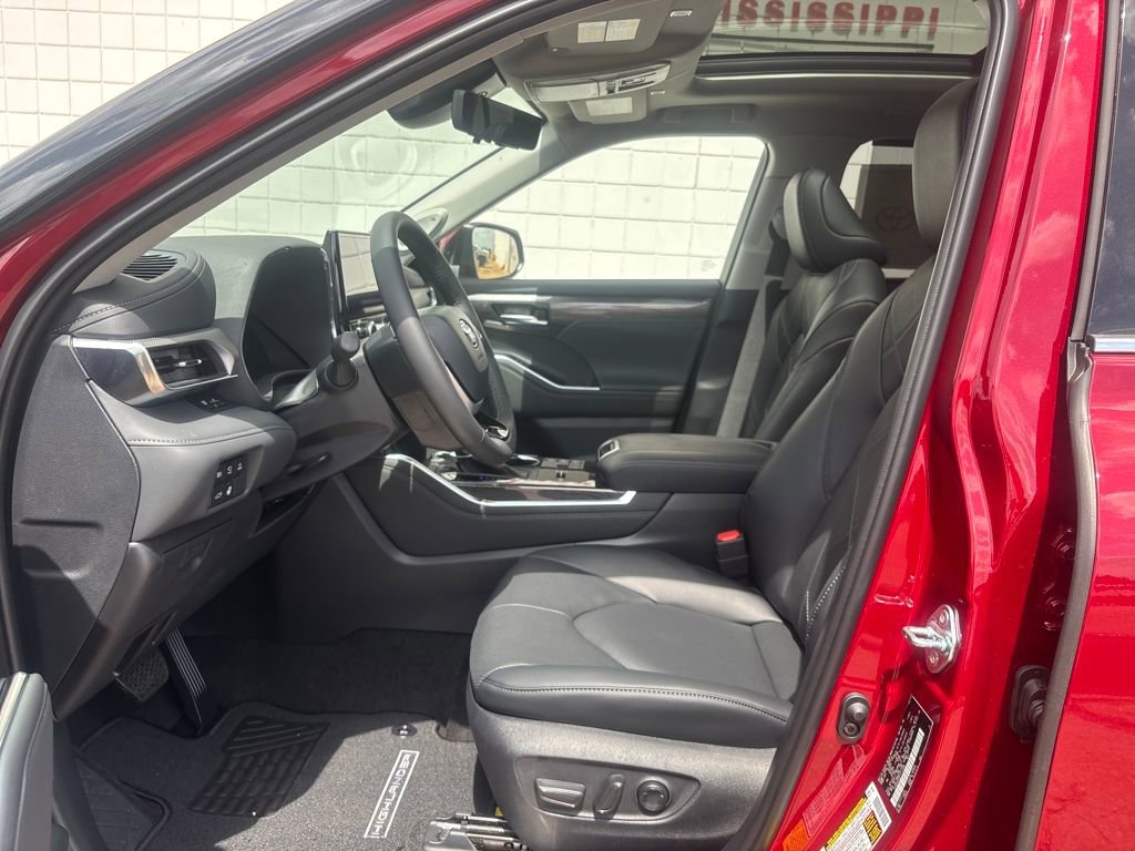 New 2026 Toyota Highlander Platinum image 30