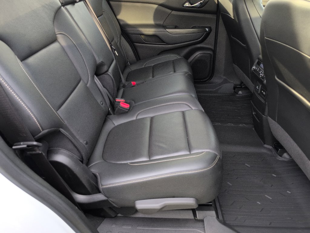 Used 2023 GMC Acadia SLT image 14