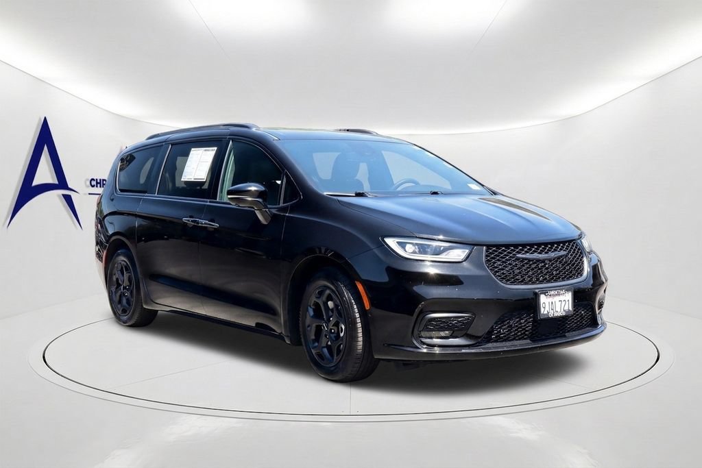Used 2024 Chrysler Pacifica Premium FWD image 3