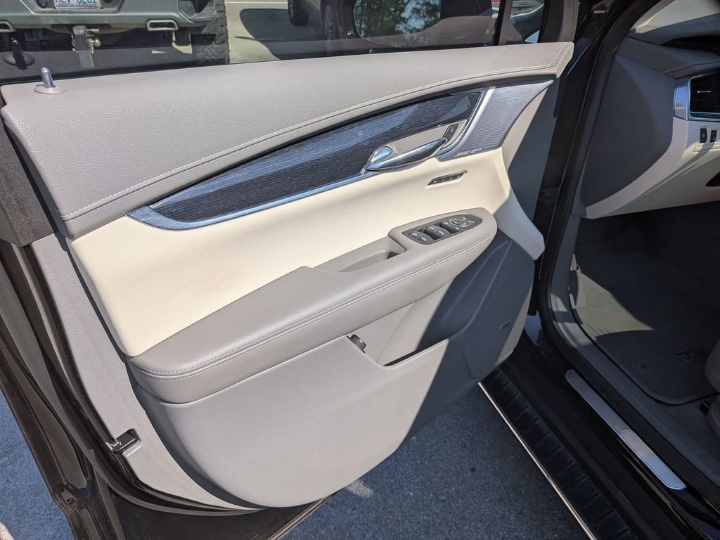 Certified 2025 Cadillac XT6 Premium Luxury w/ Technology Package image 9