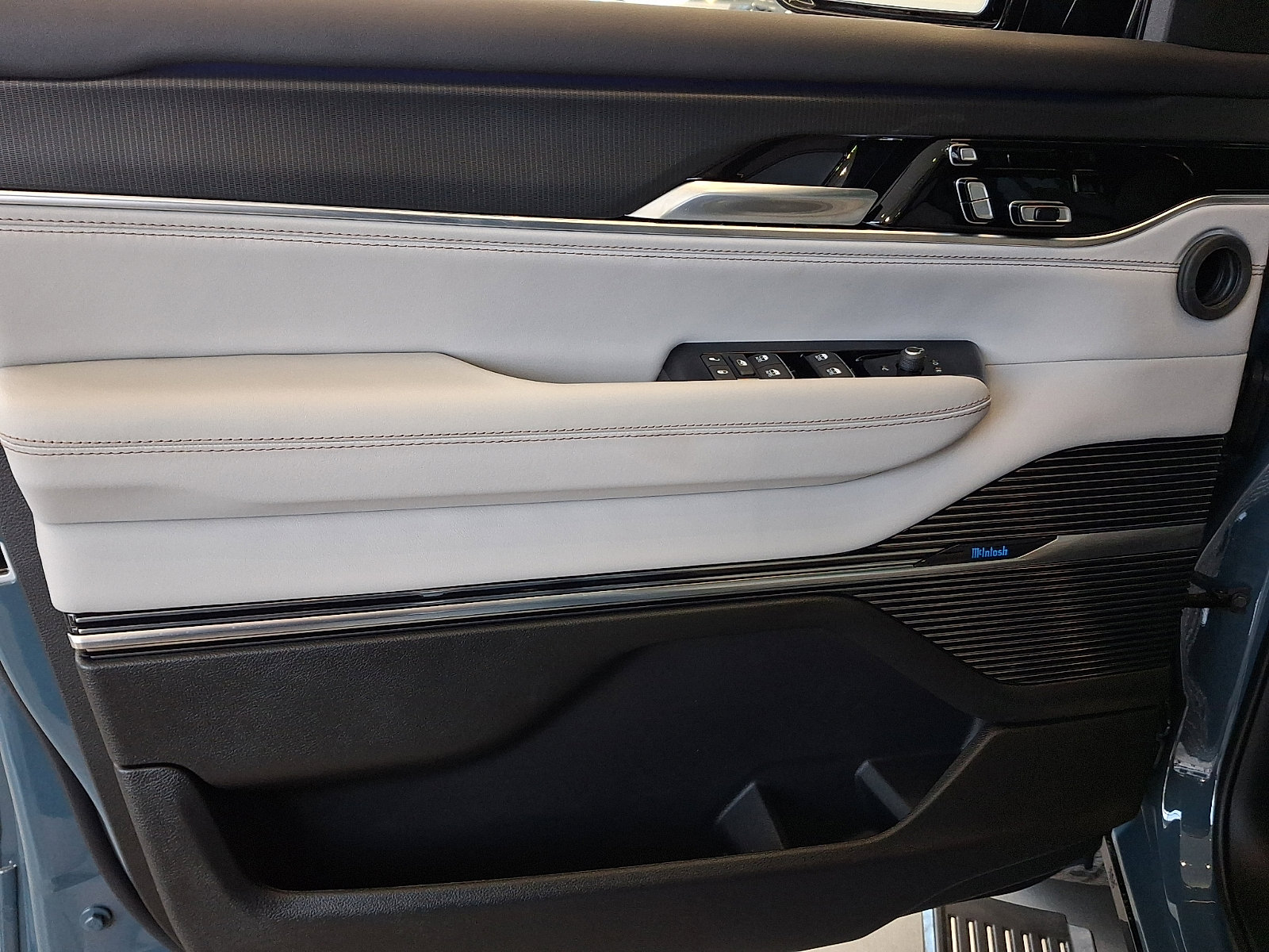 New 2026 Jeep Grand Wagoneer Summit image 10