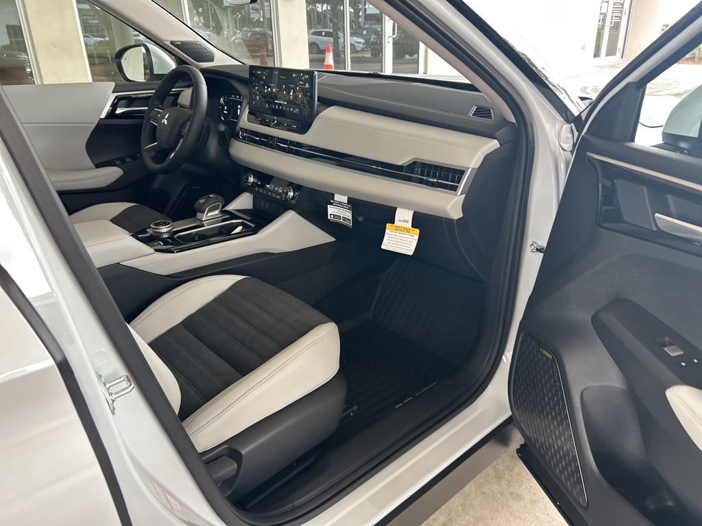 New 2026 Mitsubishi Outlander SE image 24