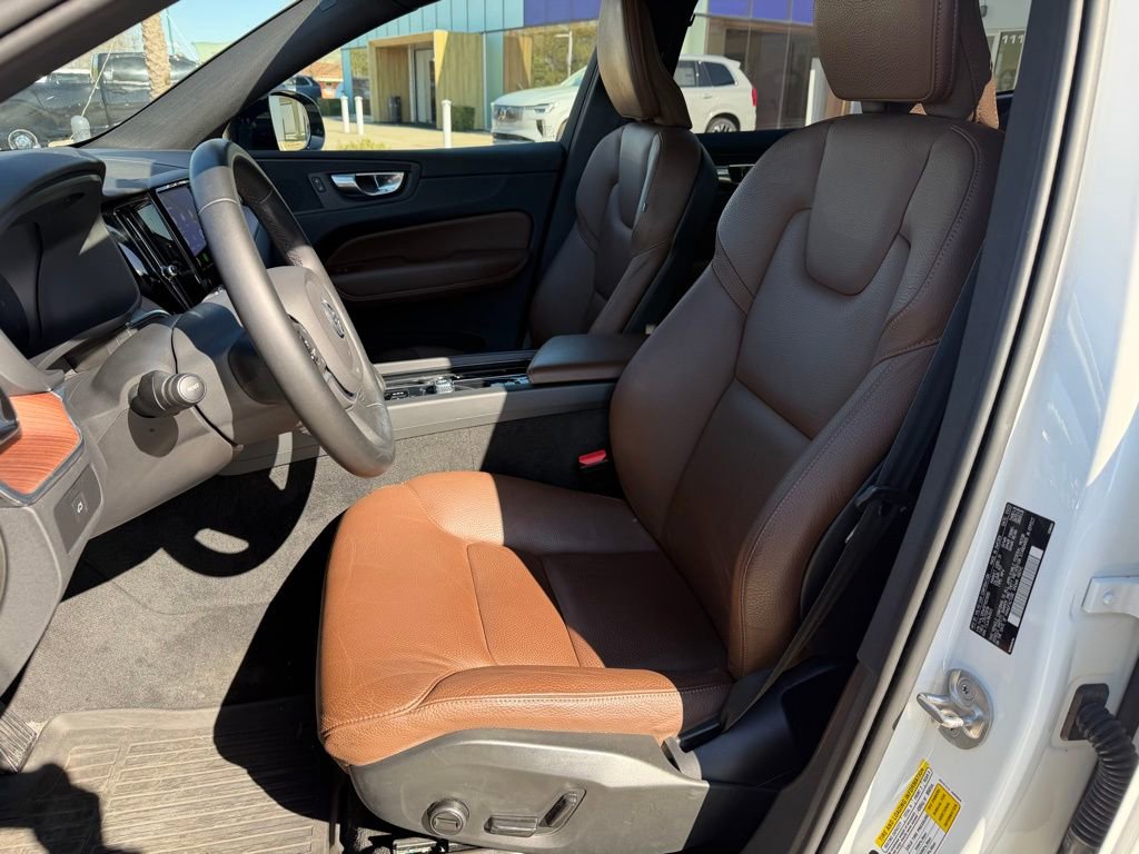 Used 2023 Volvo XC60 B5 Plus w/ Climate Package image 10