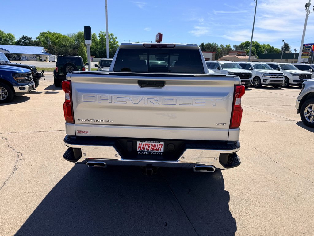 Used 2022 Chevrolet Silverado 1500 LTZ w/ Technology Package AWD/4WD image 5