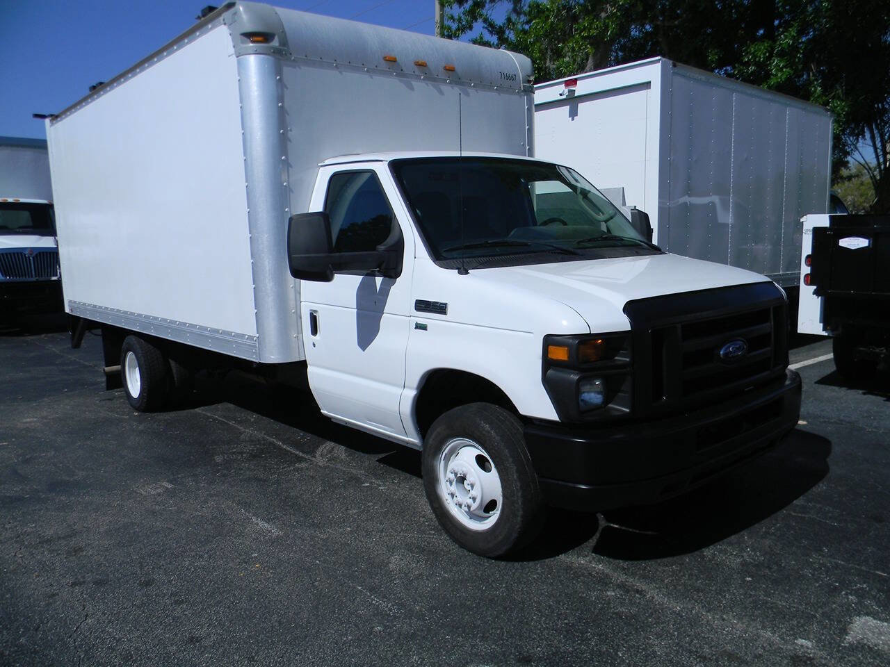 Used 2017 Ford E-350 and Econoline 350 Super Duty RWD image 2