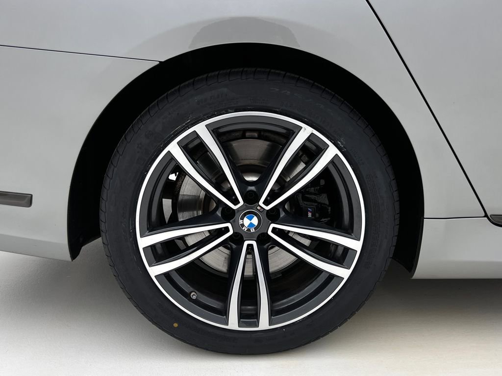 Certified 2022 BMW 740i xDrive w/ M Sport Package image 28