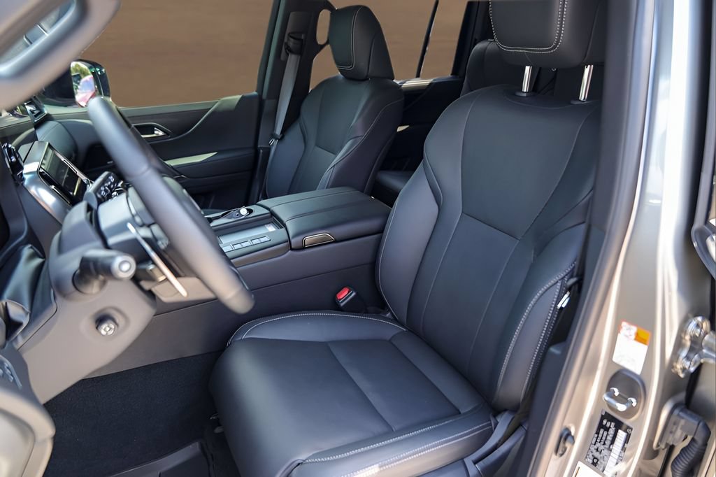 Used 2026 Lexus LX 700h Luxury w/ Appearance Package AWD/4WD image 7