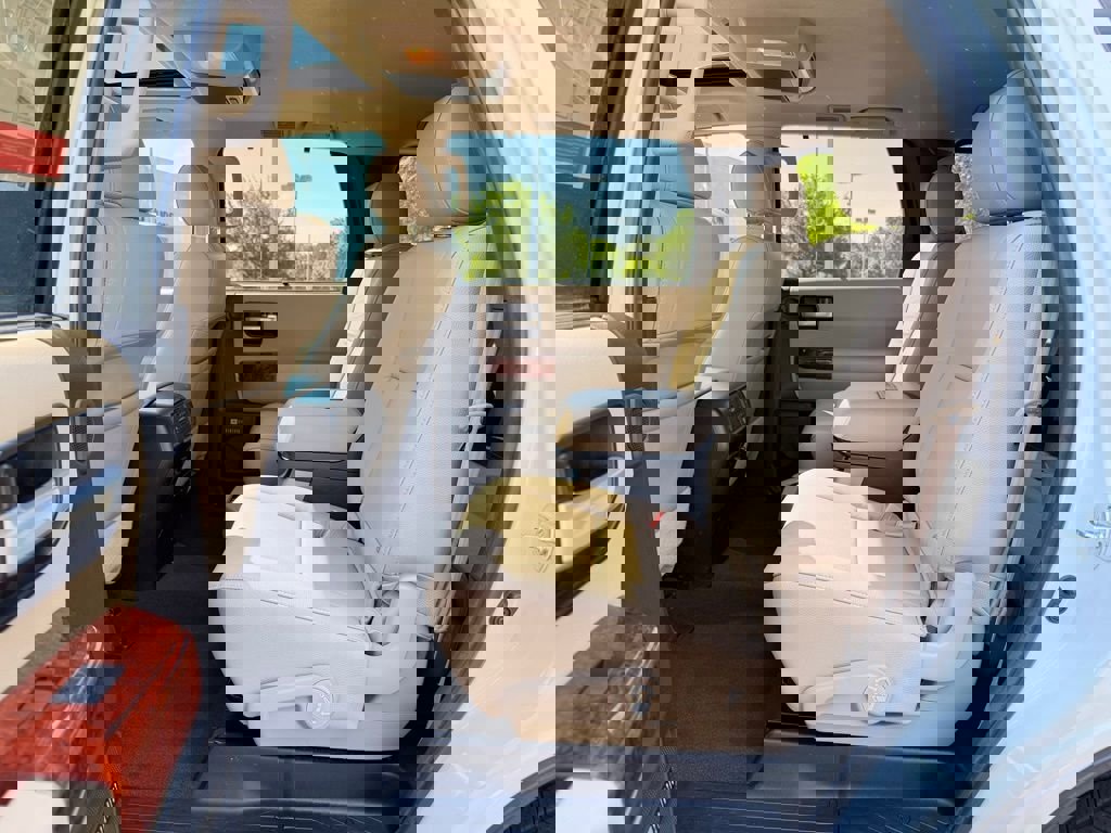 Used 2021 Toyota Sequoia Platinum AWD/4WD image 18