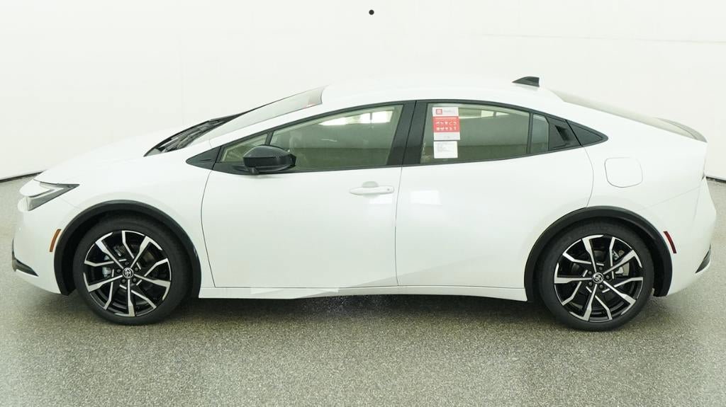 New 2026 Toyota Prius Plug-In Hybrid FWD image 3