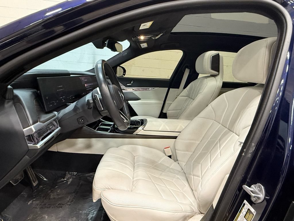 Used 2023 BMW i7 xDrive60 AWD/4WD image 28
