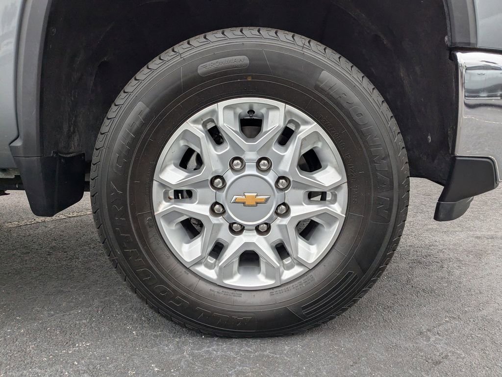 Used 2024 Chevrolet Silverado 3500 LT image 11